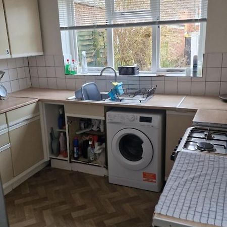 Mike'S Homestay Eastleigh Bagian luar foto