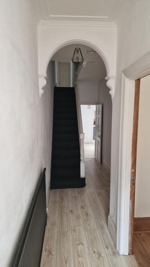 Mike'S Homestay Eastleigh Bagian luar foto