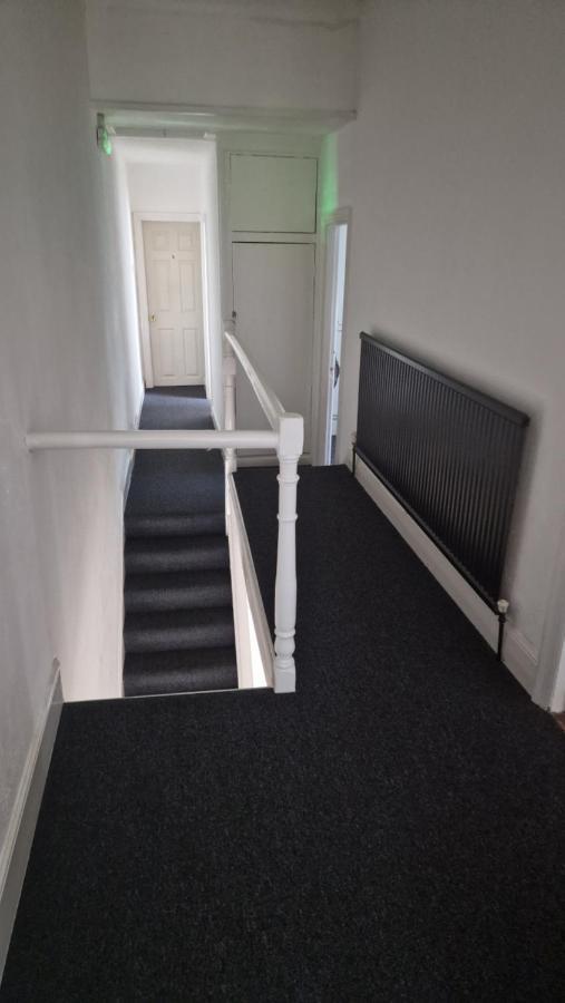 Mike'S Homestay Eastleigh Bagian luar foto